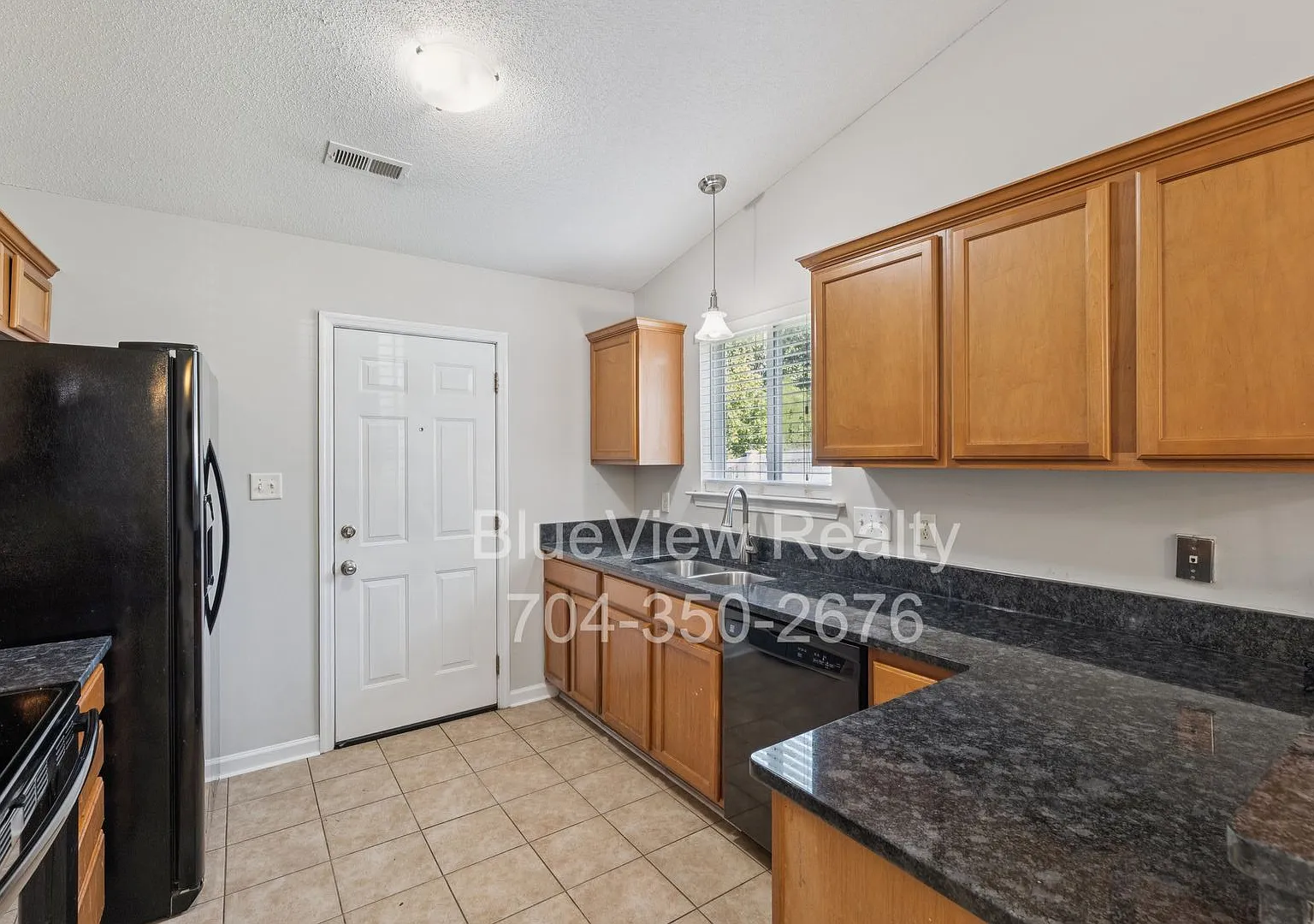 Beautiful ranch style house 3 bed 2 bath and 1 car garage — Photo 4