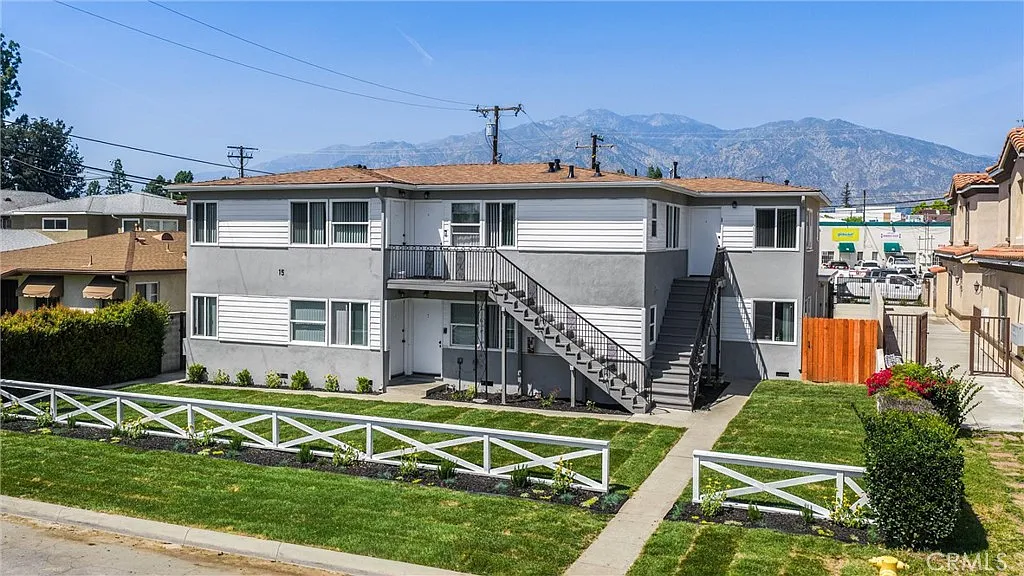 2 bed, 700 sqft, $2,825 — Photo 1