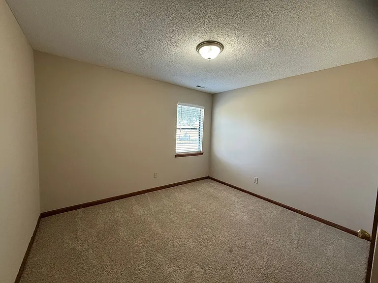 102 Pete Jones Dr — Photo 8