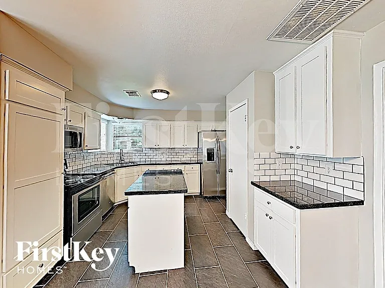 7451 Tunbury Ln — Photo 4