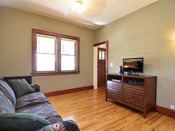5th image of 525 19th Ave NE