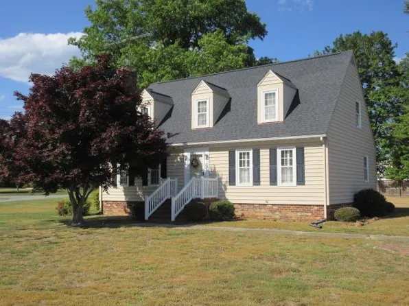 11 Lee St, Montross, VA 22520