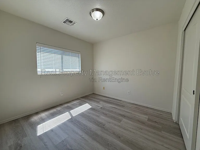 9503 N 82nd Ln — Photo 22