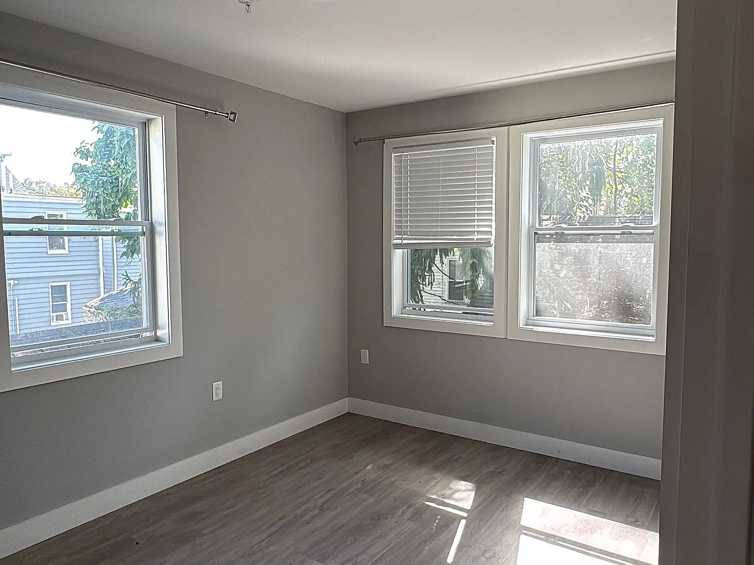 3 bed, 1250 sqft, $2,550 — Photo 4
