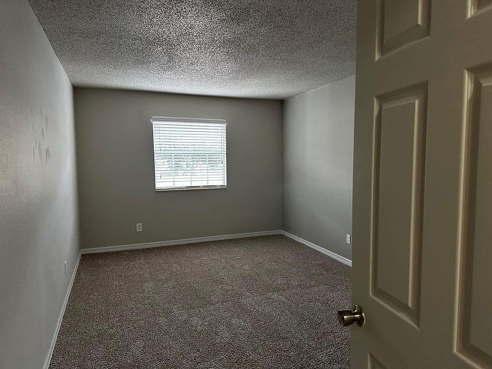 1st image of 1465 W Donegan Ave