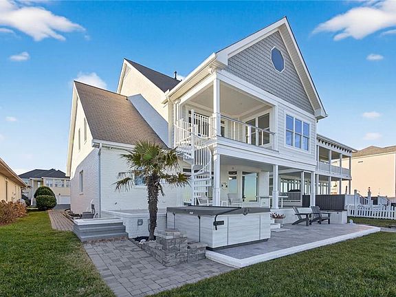 5th image of 14 Bay Front Pl