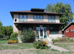 440 S 6th St, Bird Island, MN 55310