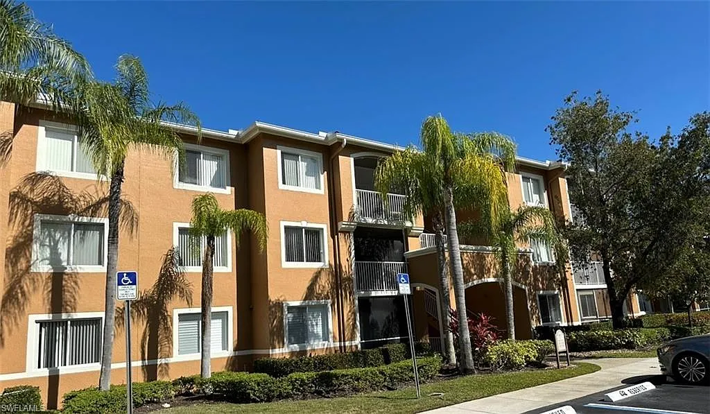 2 bed, 1.0 bath, 1033 sqft, $1,695 — Photo 1