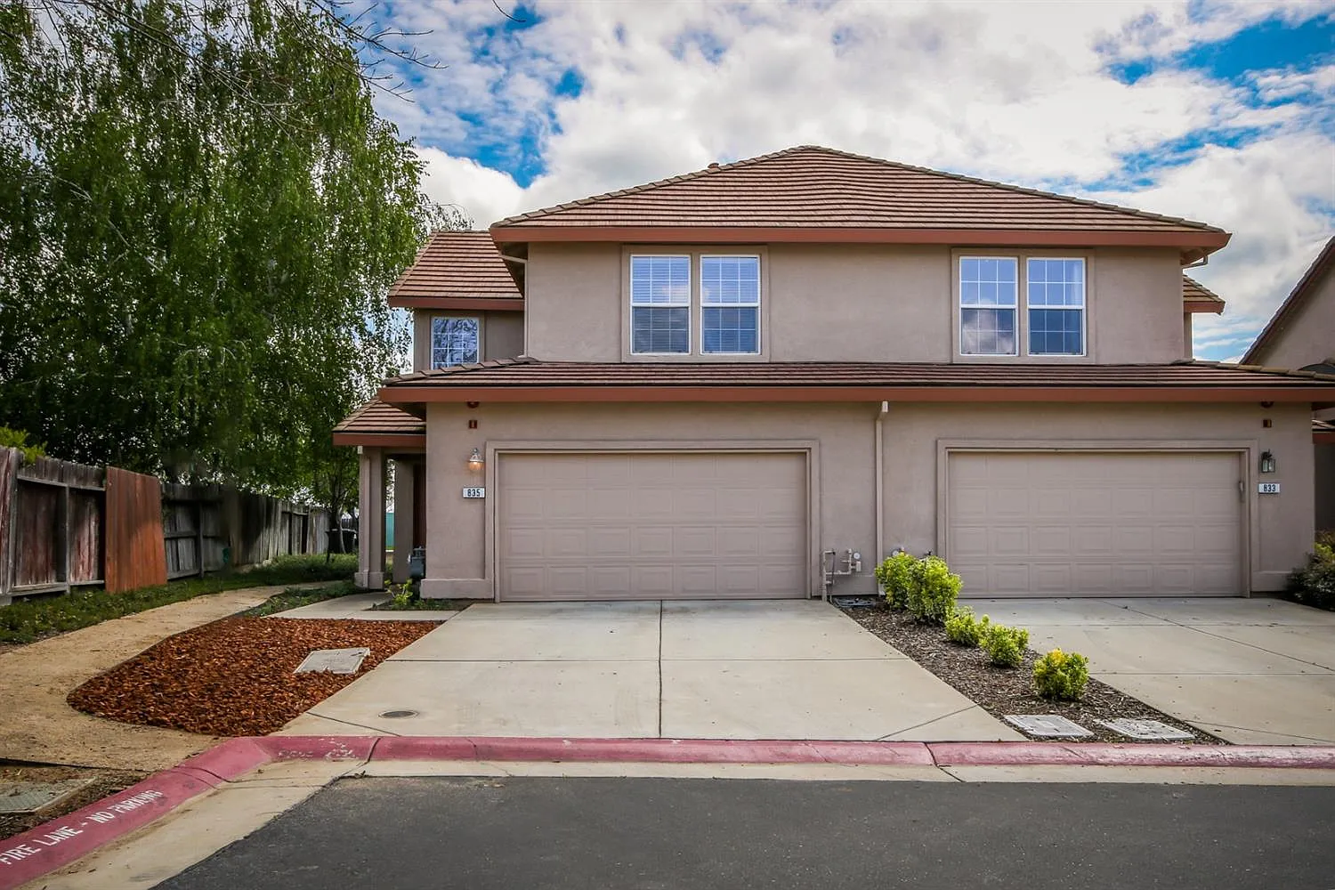 835 Lupine Ct photo 1