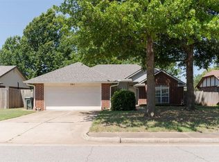 301 N Rockypoint Dr, Edmond, OK 73003