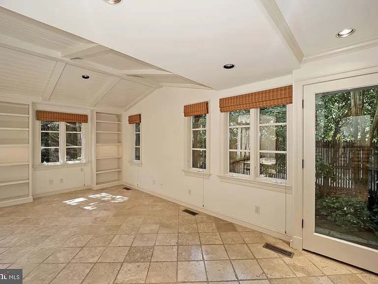 7711 Brookville Rd — Photo 13