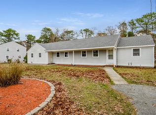 26-28 Blackberry Ln, Dennis, MA 02638