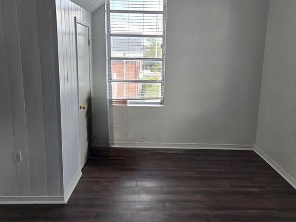 4th image of 200 W Oak St #206