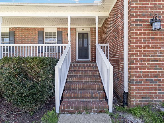 5th image of 221 Woodland Dr