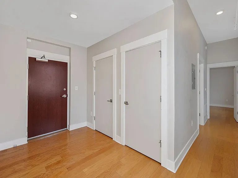 412 E 13th St #4 — Photo 2