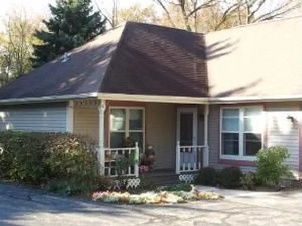 801 Victoria Dr, Woodstock, IL 60098