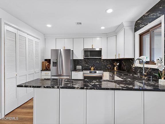 4th image of 4 Friendship Court