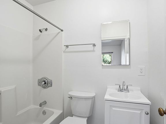 4th image of 172 W G St
