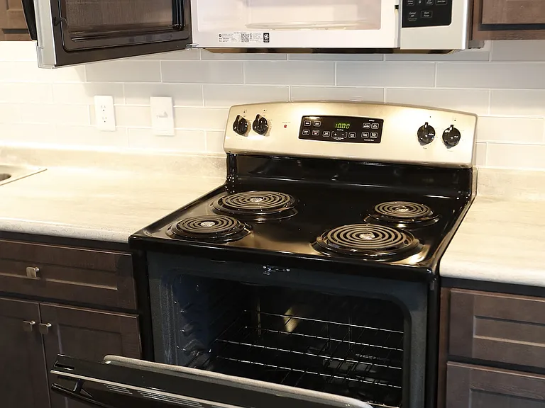 The Woodlands of Minnetonka Apartments — Photo 15