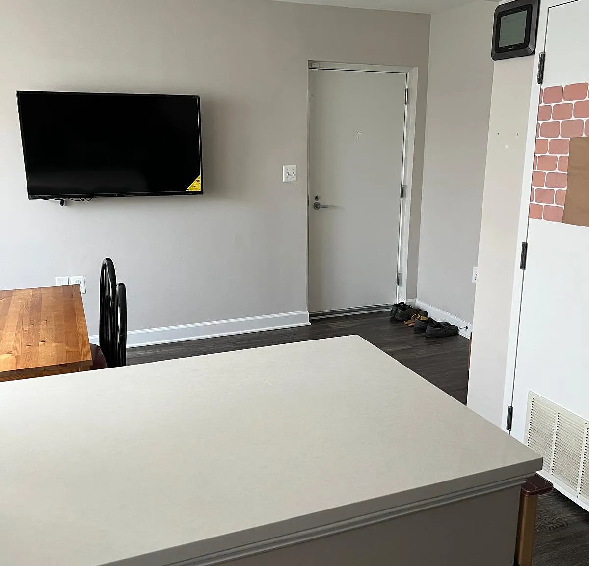 1 bed, 800 sqft, $1,250 — Photo 1
