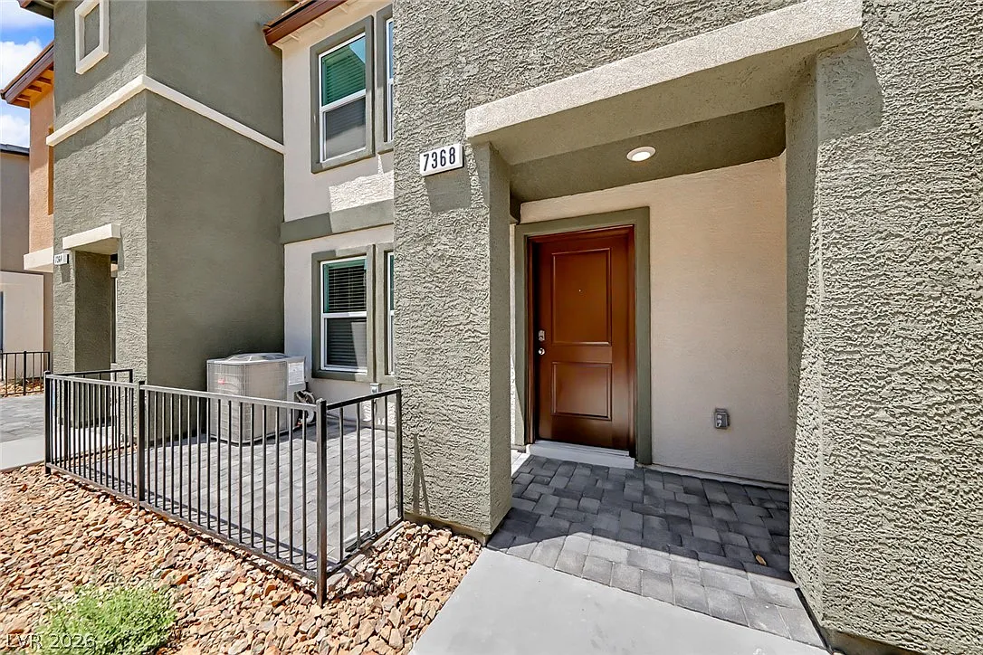 3 bed, 2.5 bath, 1309 sqft, $2,095 — Photo 3
