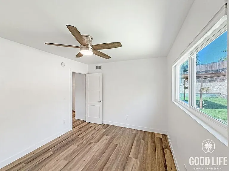 9458 Cathywood Dr — Photo 10
