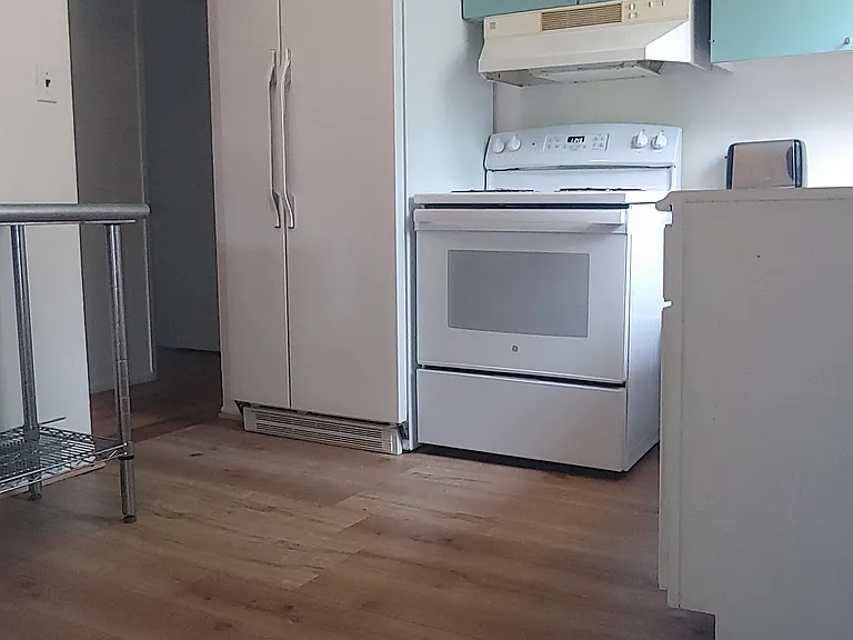 460 Elm St — Photo 2