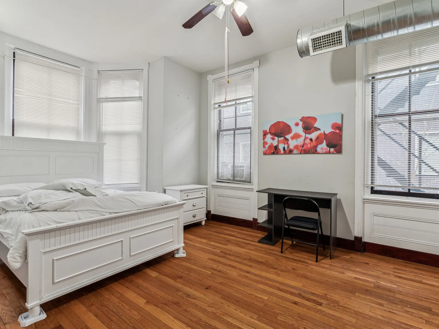 3 bed, 1000 sqft, $1,800 — Photo 2