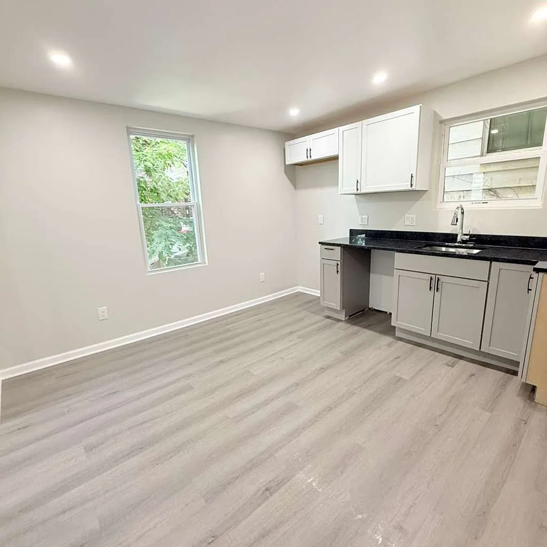 2021 Hampton — Photo 3