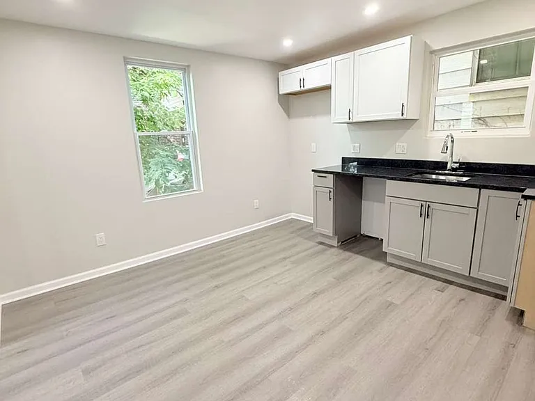 2021 Hampton St — Photo 3