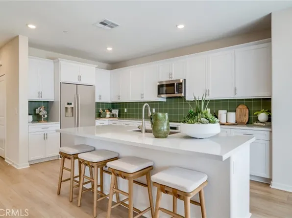 31664 Viviante Dr, Winchester, CA 92596