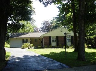 11 Peach Tree Rd, Oakhurst, NJ 07755