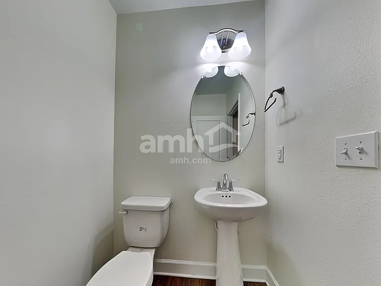 1017 Walden Pond Dr — Photo 11