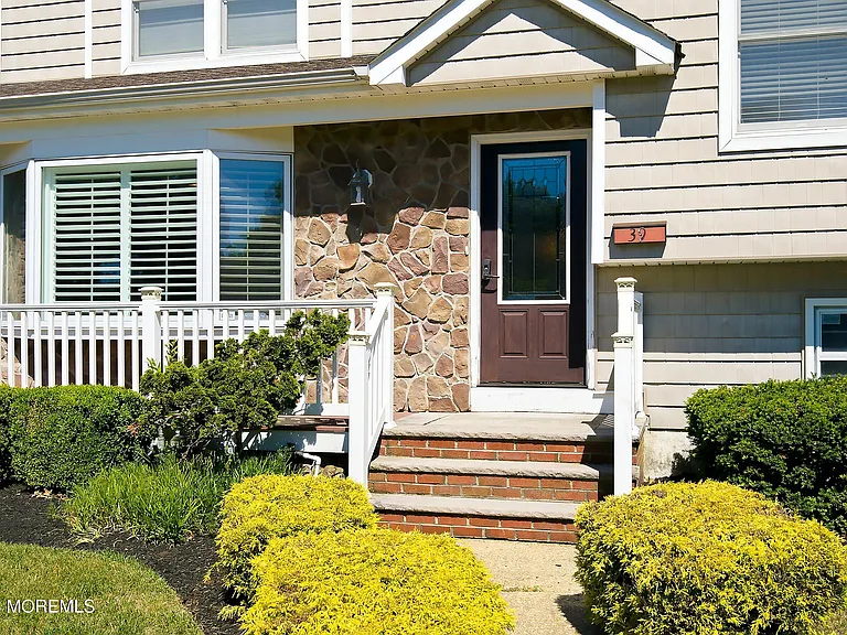 39 Hilltop Rd — Photo 10