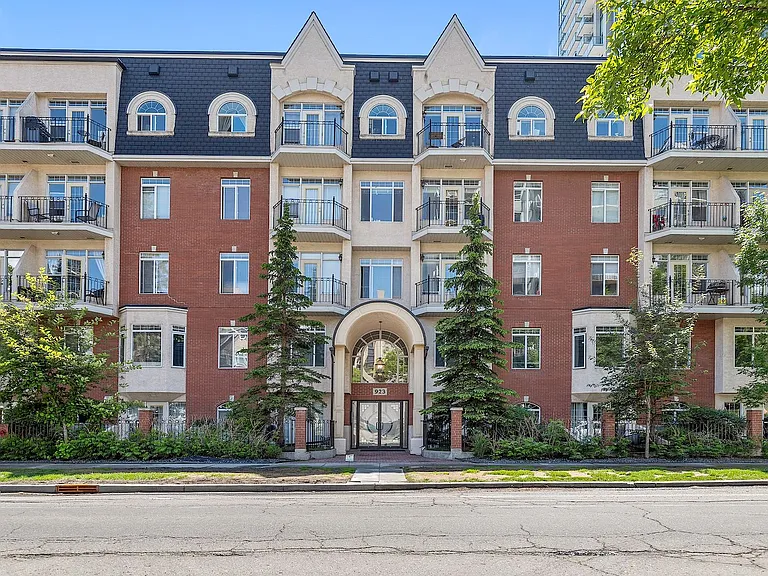 923 15th Ave SW #407 — Photo 1