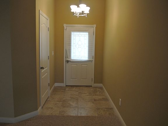 Entry/foyer