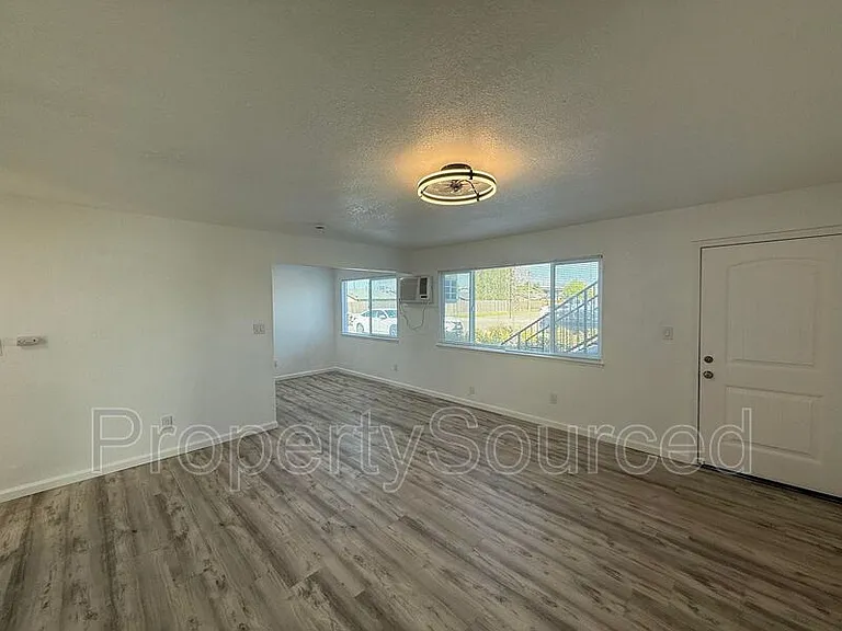 911 H St #2 — Photo 5