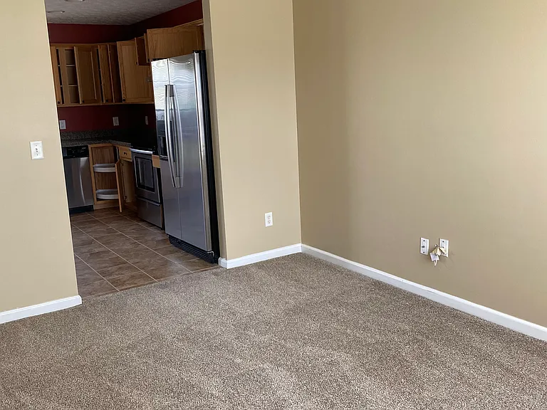 1040 Gleason Dr — Photo 7