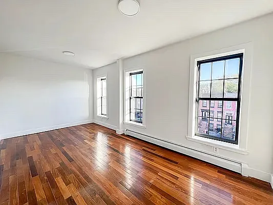 733 Lexington Ave #3A