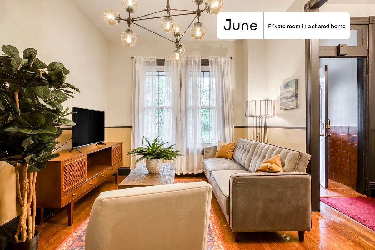 Full bedroom in 4 bed/2 bath home in Columbia Heights #174 2B — Photo 3