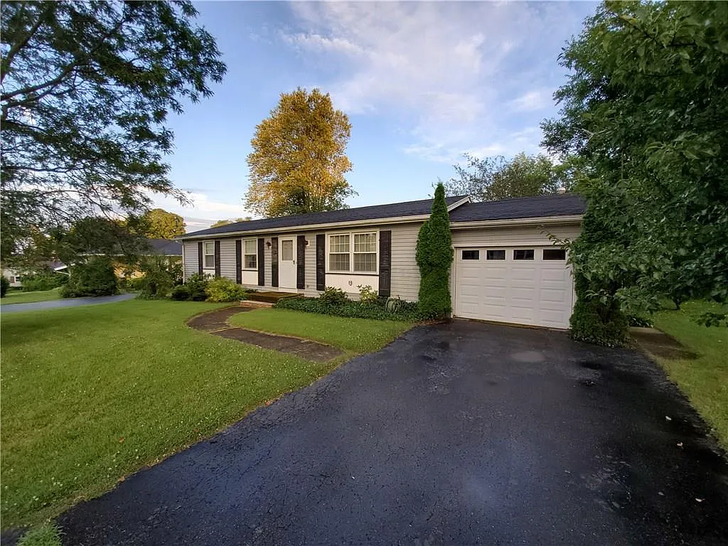 8 Bonadonna Ave photo 1
