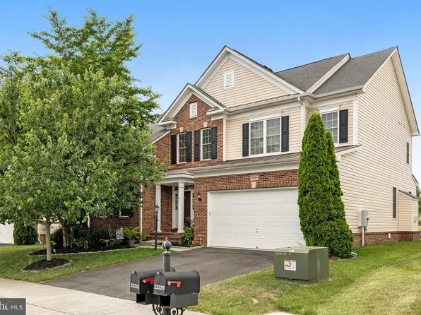 23233 Fallen Hills Dr, Ashburn, VA 20148