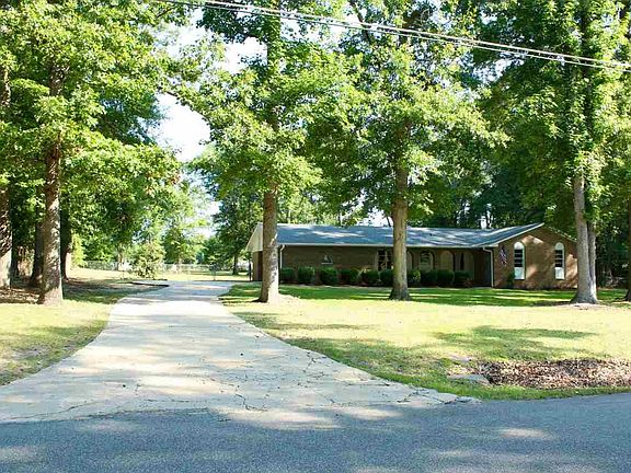 3rd image of 115 Sylvan Dr