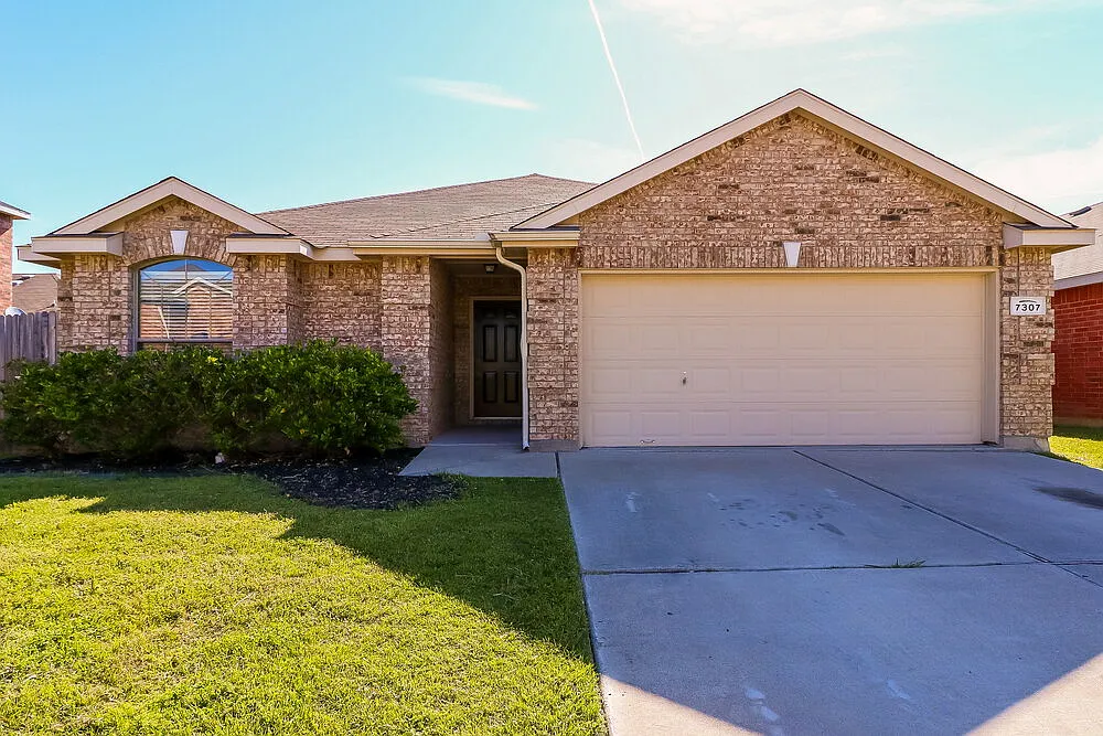 3 bed, 2.0 bath, 1806 sqft, $2,485 — Photo 1