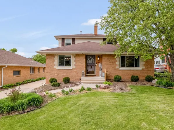 10422 W Hillside AVENUE, Wauwatosa, WI 53222