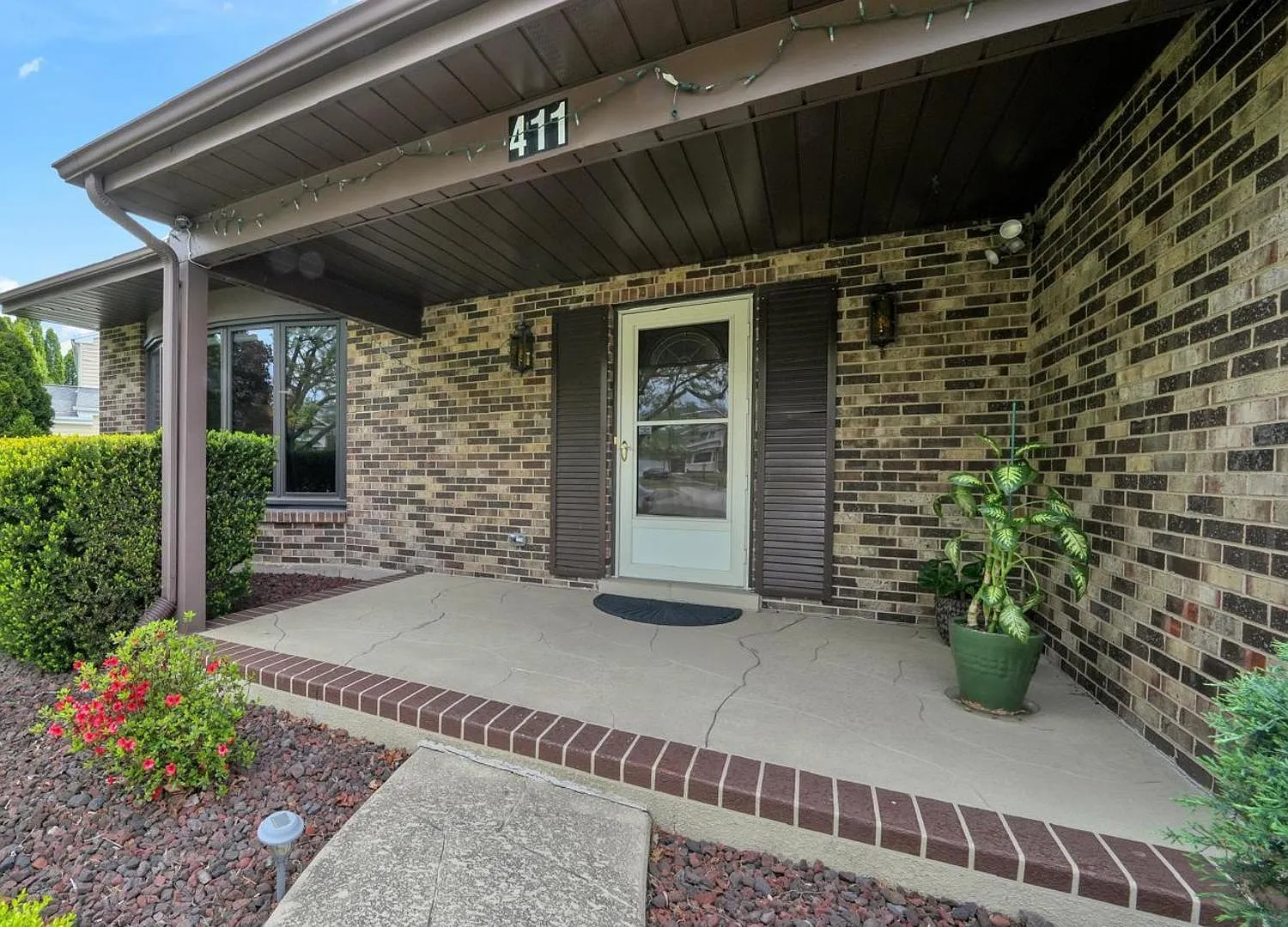 3 bed, 2.5 bath, 2369 sqft, $4,000 — Photo 3