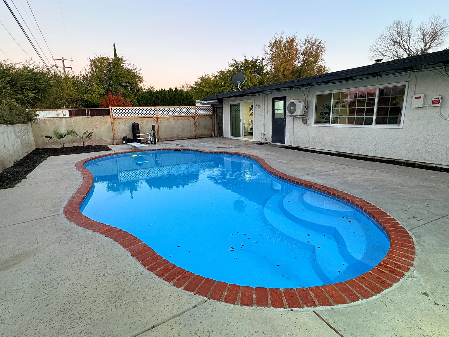 4 bed, 2300 sqft, $6,450 — Photo 3