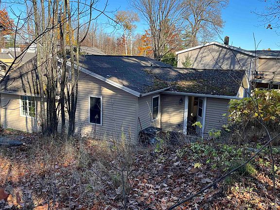 3rd image of 275 Northwoods Rd