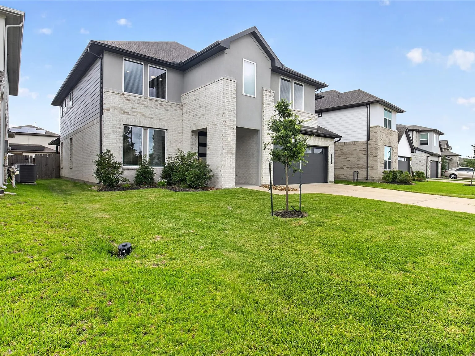 4 bed, 3.5 bath, 3311 sqft, $3,500 — Photo 2