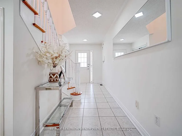 60 Warren Bradley St — Photo 5